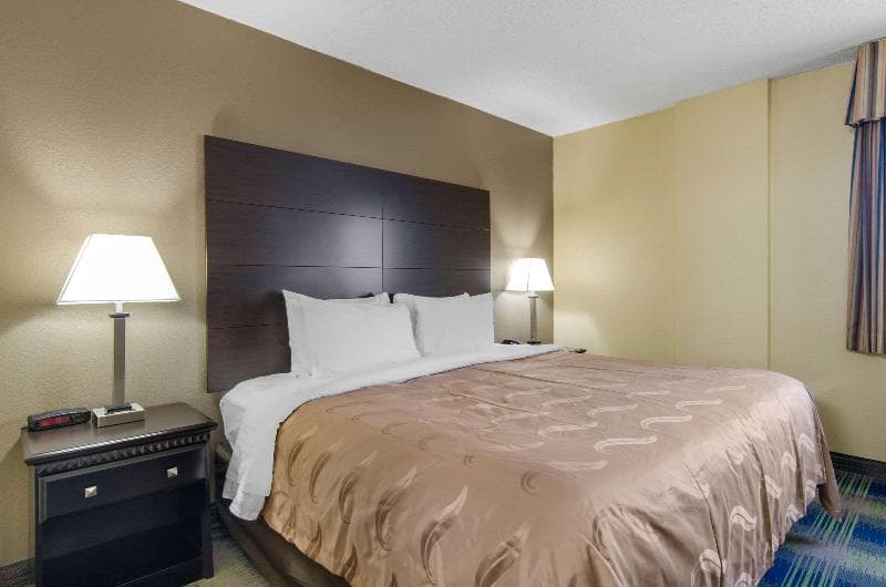 Quality Inn 4