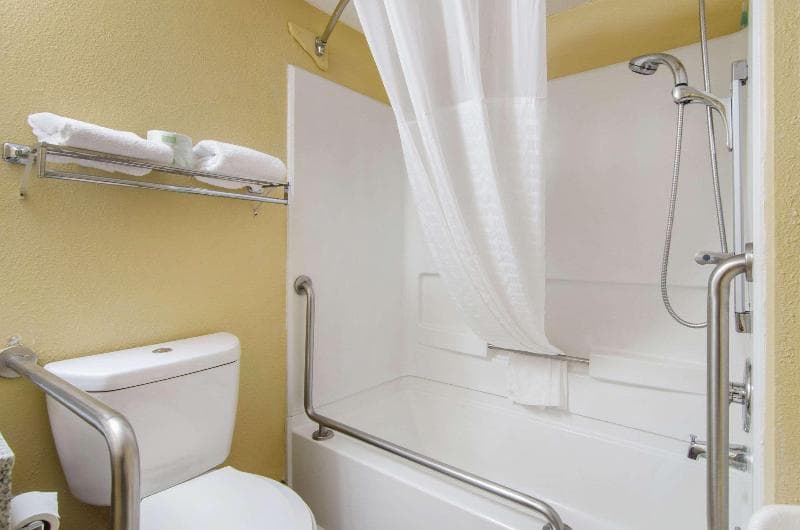 Quality Inn 3