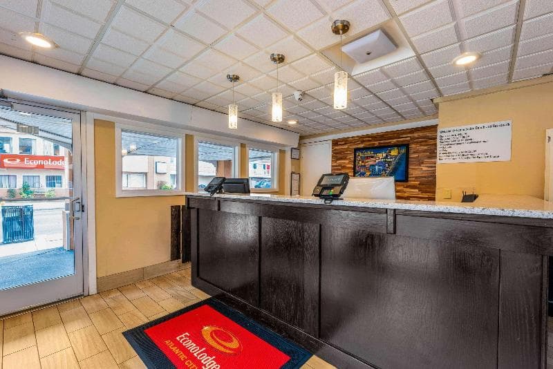 Econo Lodge Beach And Boardwalk 4