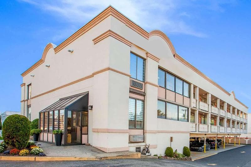 Super 8 by Wyndham Meadowlands photo 1