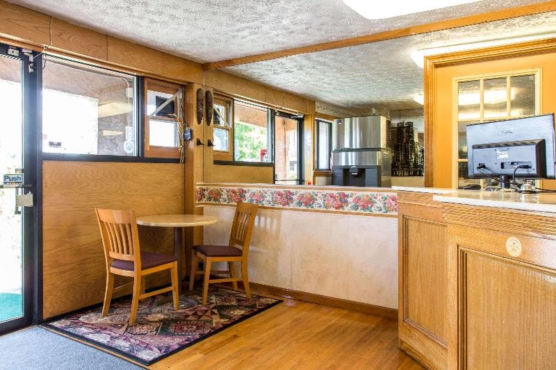 Rodeway Inn And Suites Branford - Guilford 4