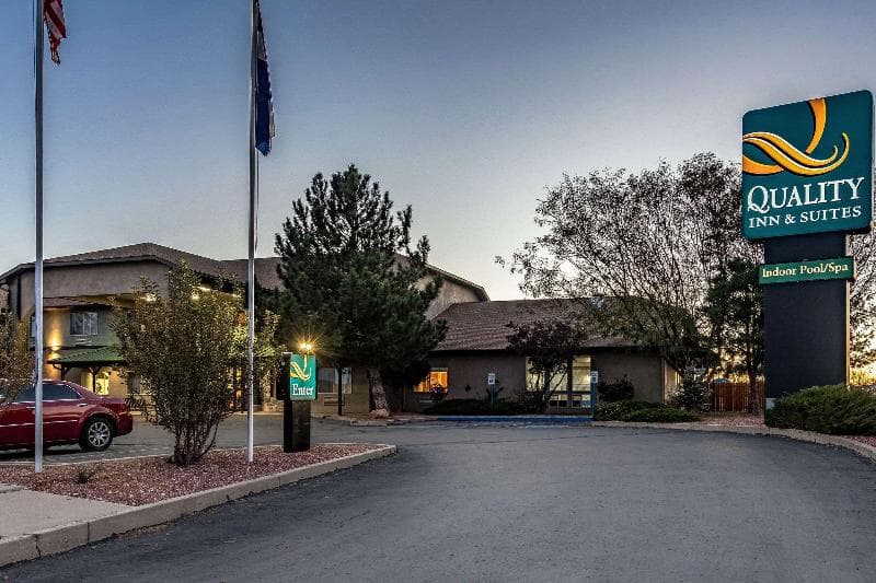 Quality Inn And Suites West 5