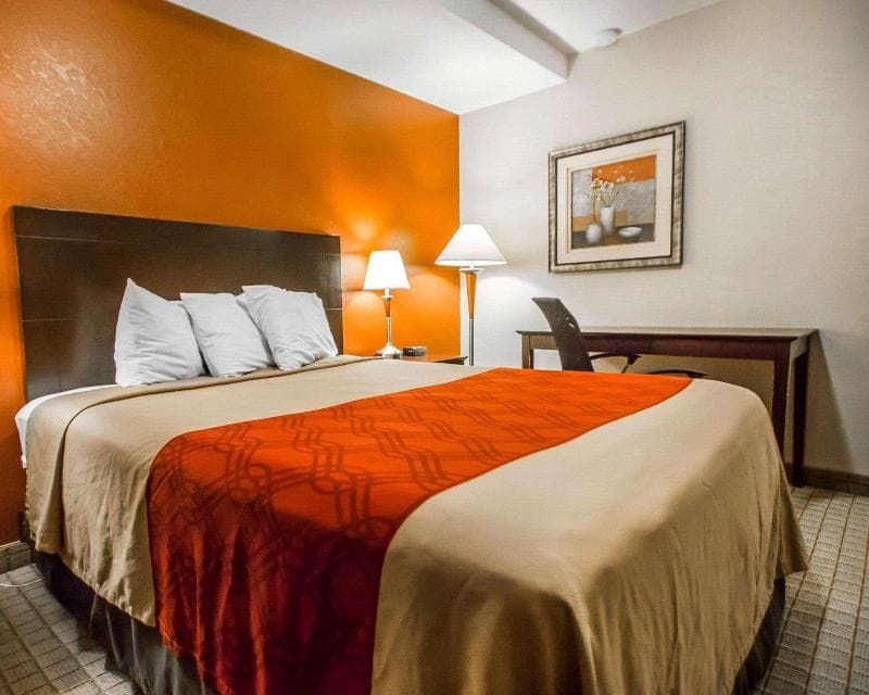 Econo Lodge Inn And Suites Old Saybrook - Westbrook photo 1