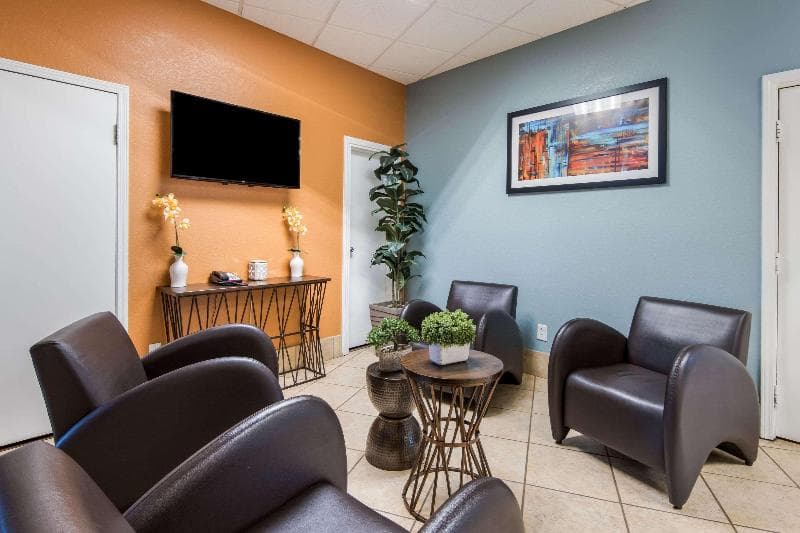 Econo Lodge Conley 5