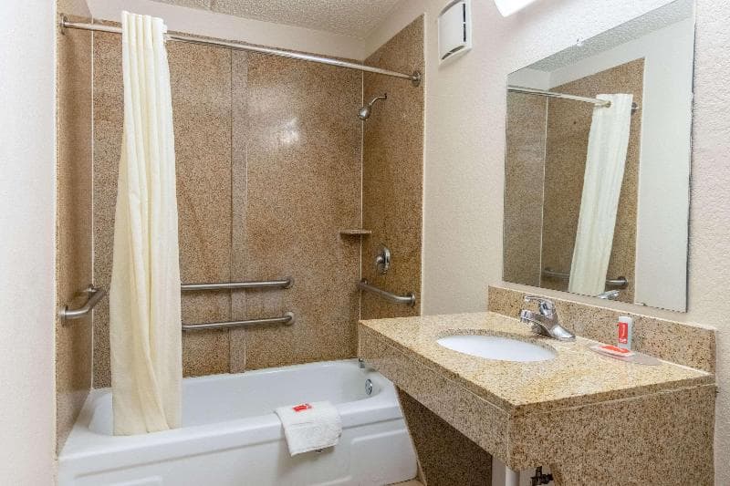 Econo Lodge Conley 4