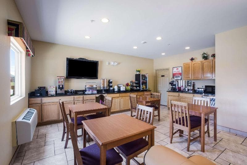 Econo Lodge Inn And Suites Rockmart Rockmart 2