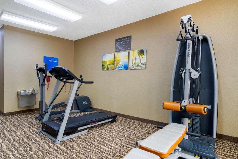 Comfort Inn & Suites 2