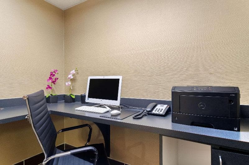 Comfort Inn & Suites photo 1