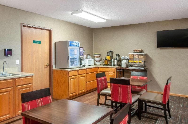 Comfort Inn Dyersville Near Field Of Dreams 2