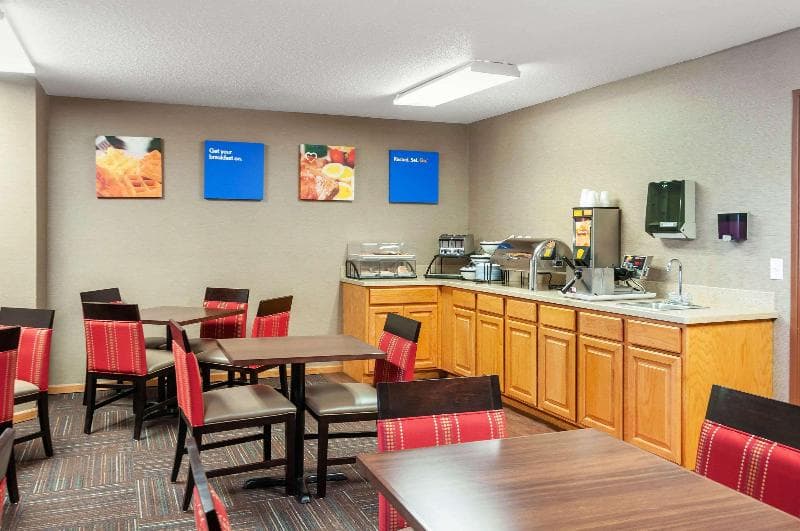 Comfort Inn Dyersville Near Field Of Dreams 5