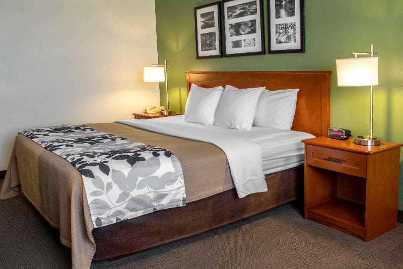 Sleep Inn & Suites 4