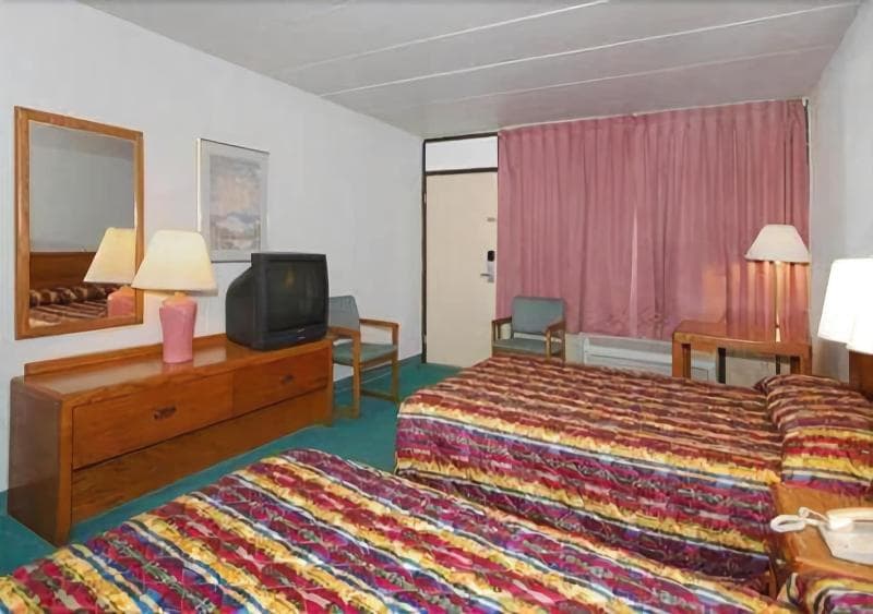 Rodeway Inn photo 1