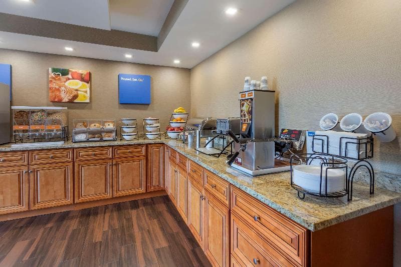 Comfort Inn & Suites Rochelle 5