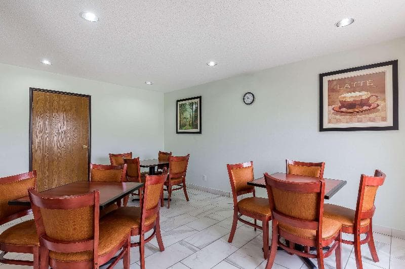 Quality Inn Sycamore - Dekalb 3