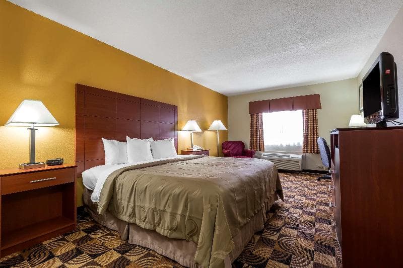 Quality Inn Sycamore - Dekalb 4