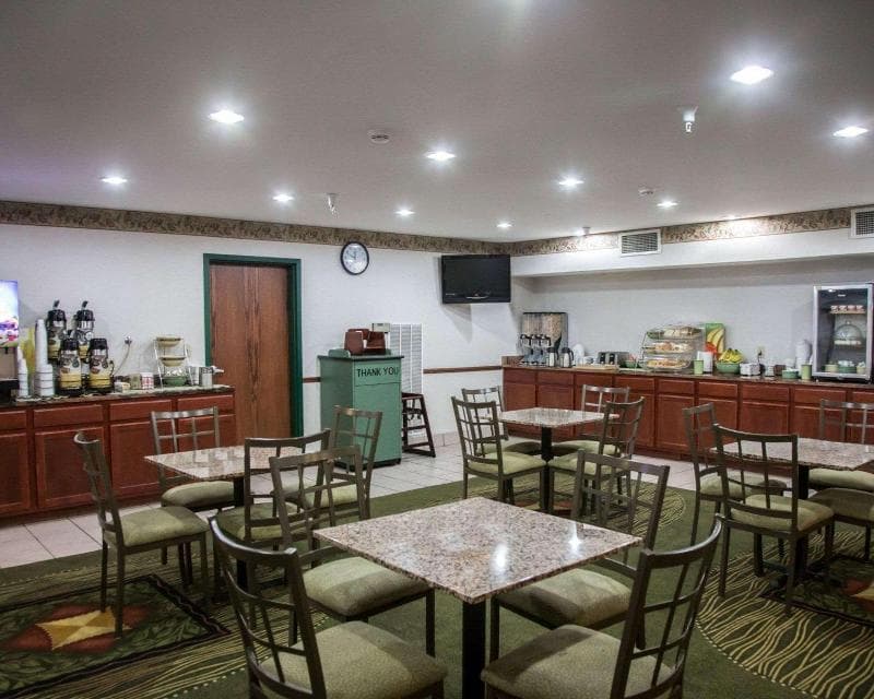 Quality Inn And Suites Loves Park 3