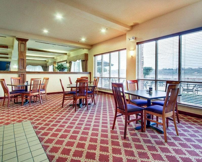 Clarion Suites Vidalia 3