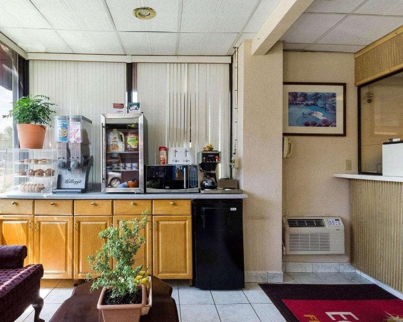 Econo Lodge Framingham Area 2