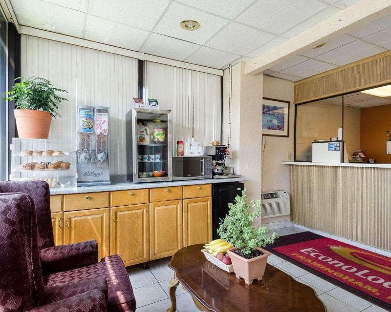 Econo Lodge Framingham Area 3