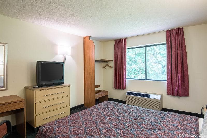 Suburban Studios Lavale-Cumberland 5
