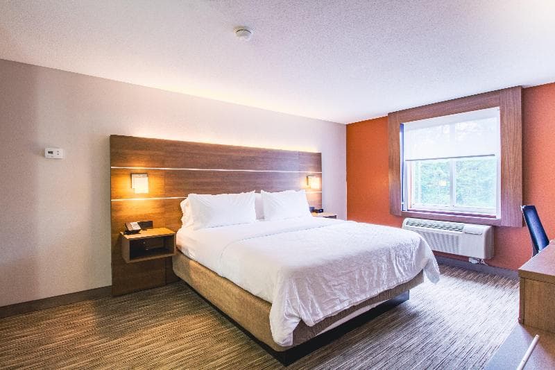Holiday Inn Express & Suites Lincoln East - White Mountains 2