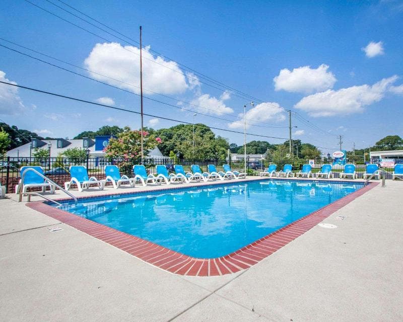 Econo Lodge 5