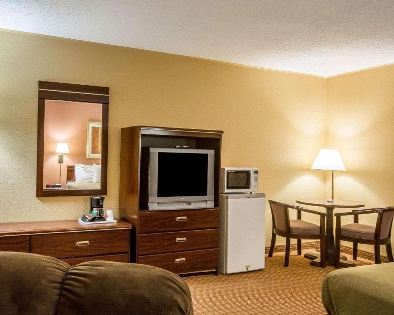 SureStay by Best Western Massena 4