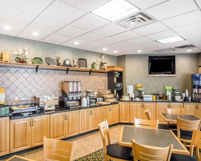 Quality Inn Geneseo Area 3