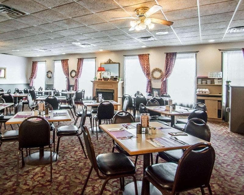 Rodeway Inn Lakeville 3