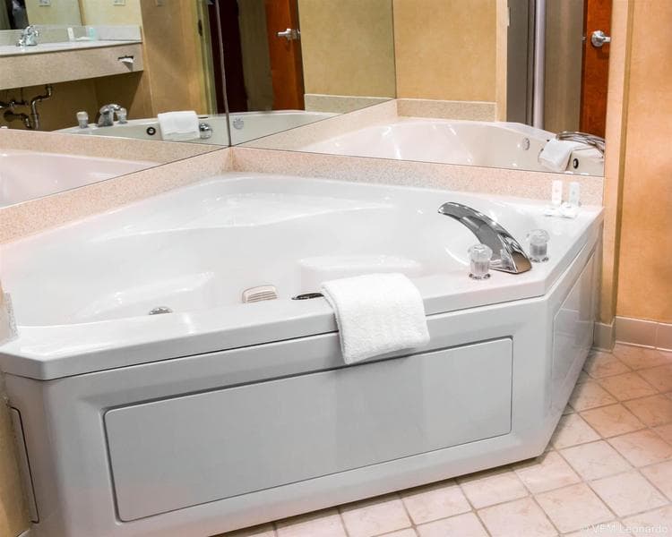 Comfort Inn And Suites Hawthorne 1