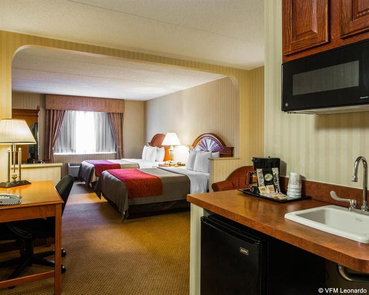 Comfort Inn And Suites Hawthorne 2