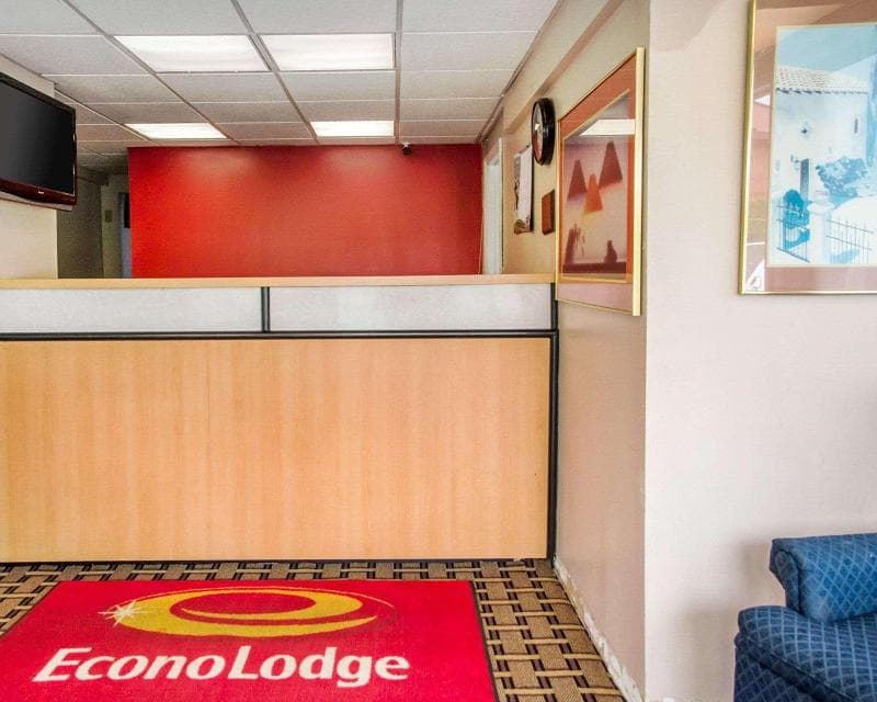 Econo Lodge Franklin 4