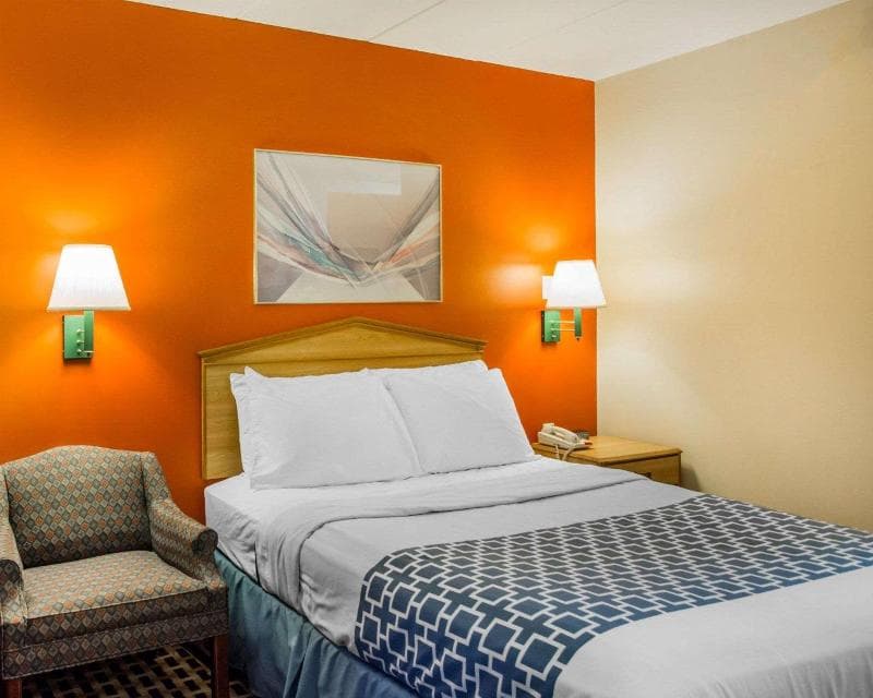 Econo Lodge Franklin 3