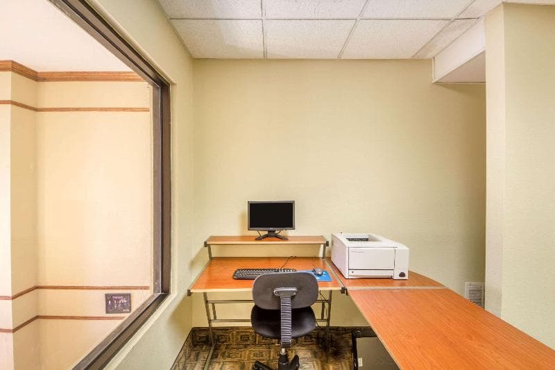 Quality Inn And Suites Pryor photo 1