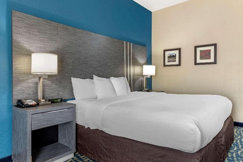 Comfort Inn And Suites Pauls Valley - City Lake 3