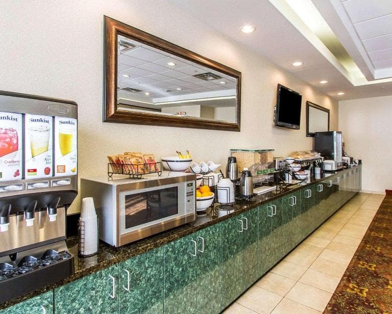 Comfort Inn & Suites Shawnee North Near I-40 3