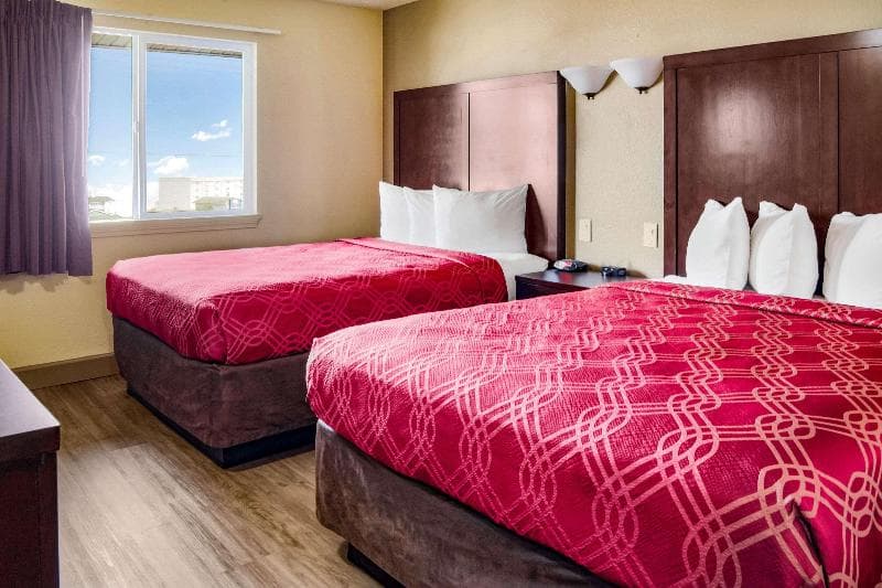 Econo Lodge 2