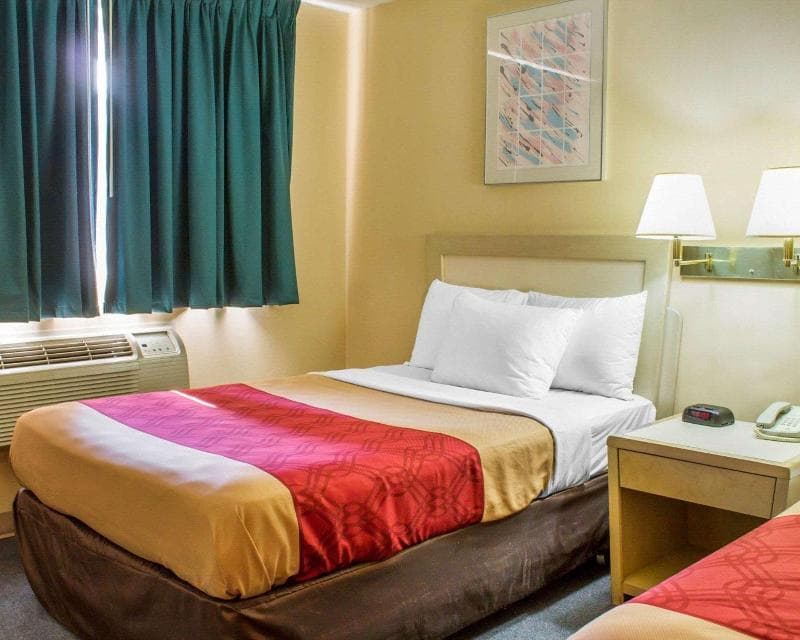 Econo Lodge Drums 3