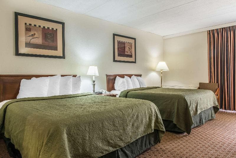 Rodeway Inn 4