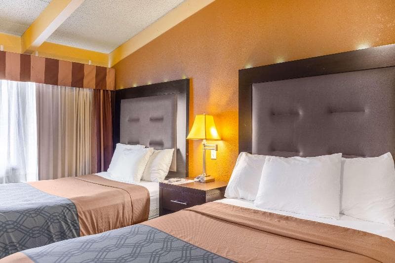 Econo Lodge 5