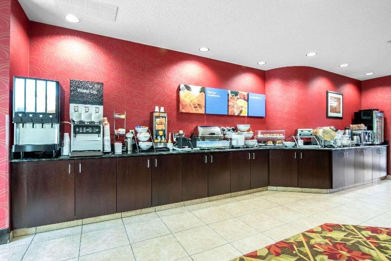 Comfort Inn & Suites 3