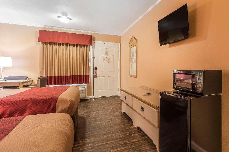 Econo Lodge Cornersville 2