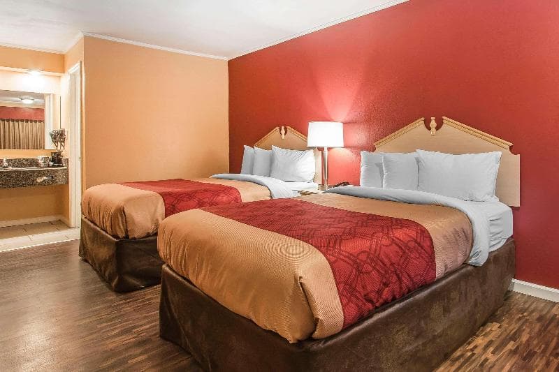 Econo Lodge Cornersville 4