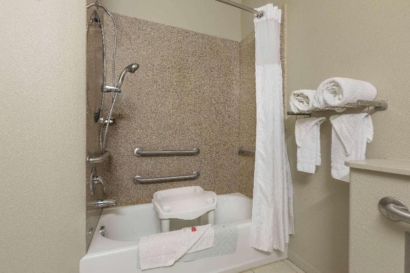 Baymont By Wyndham Columbus 4