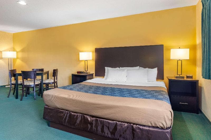 Econo Lodge Wausau - Rothschild 2