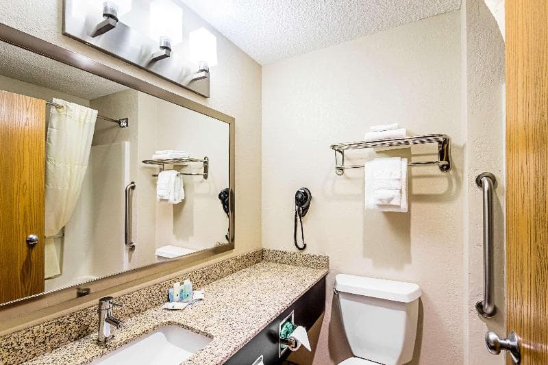 Quality Inn Sheboygan 3