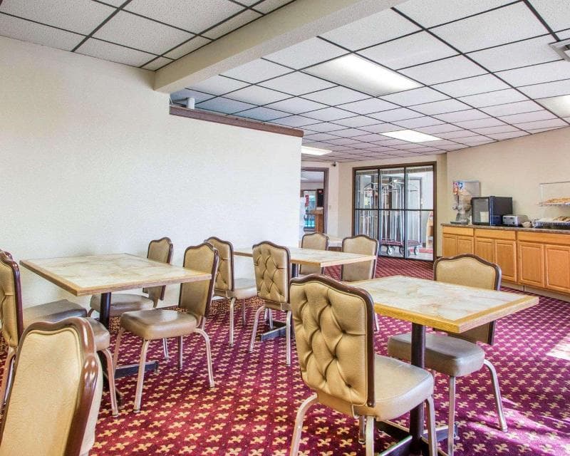 Econo Lodge Inn And Suites Stevens Point photo 1