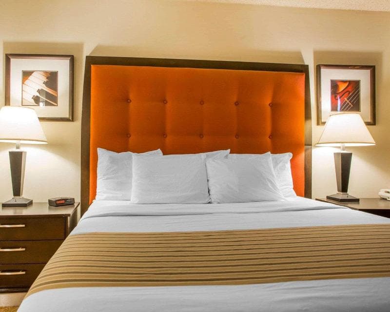 Econo Lodge Inn And Suites Stevens Point 3