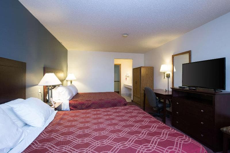 Travelodge By Wyndham Merrill 5
