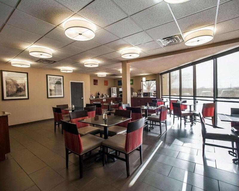 Quality Inn And Suites Near St. Louis And I-255 3